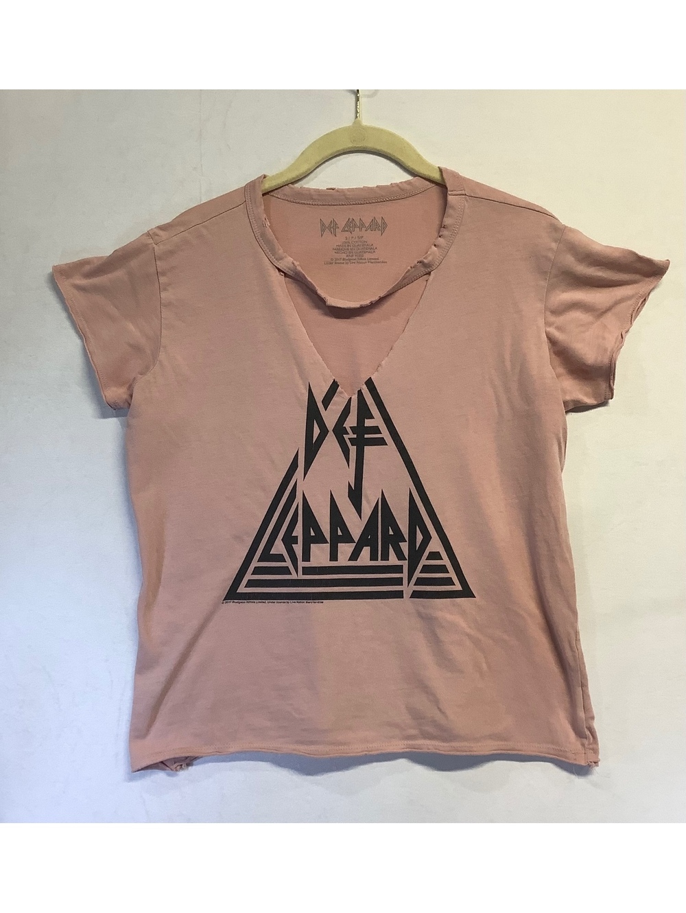 Def Leppard Pink Vintage Style Band T-Shirt Size S